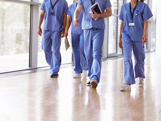 護士已成世界最辛勞職業之一！白衣天使善待「雙足」刻不容緩